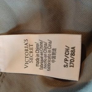 scarf wide long medium weight  never worn   navy blue detail